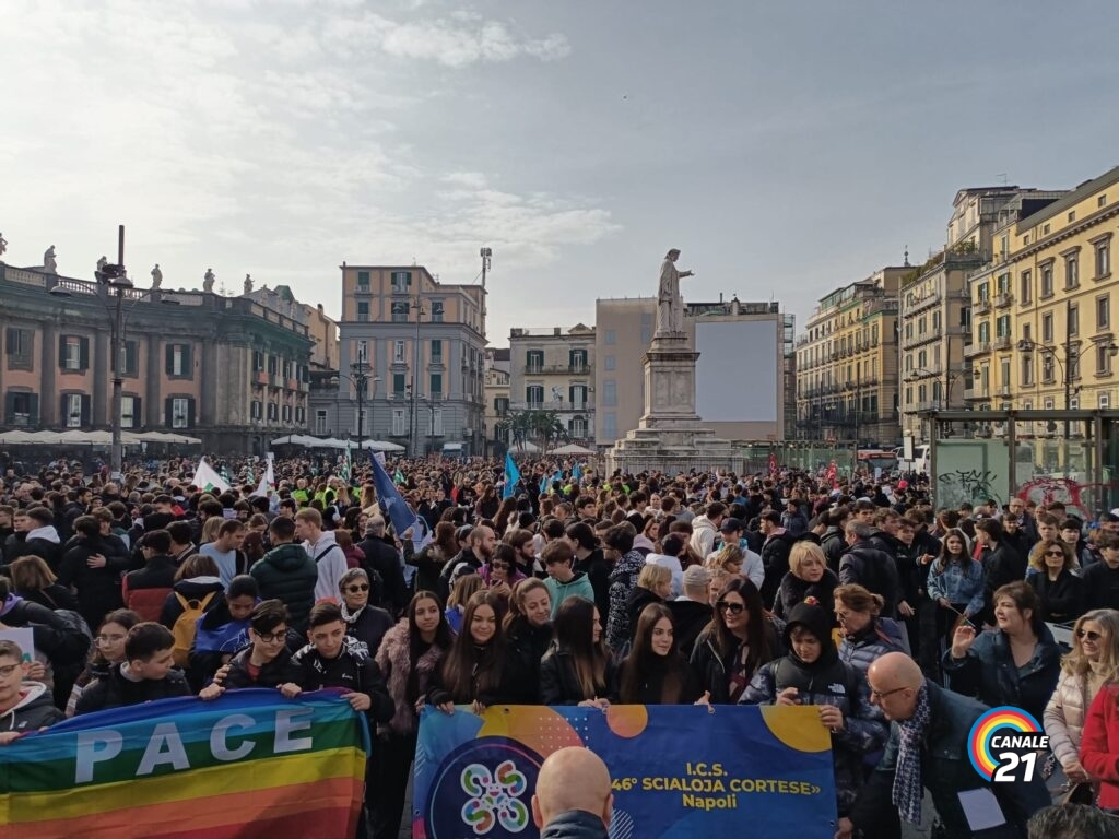 Napoli a piazza Dante la marcia della pace 1