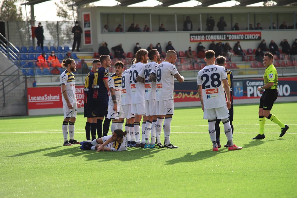 Seconda sconfitta consecutiva, la quarta nelle ultime cinque gare per la Juve Stabia che cade in casa del Picerno nella 26ma giornata di Serie C e subisce così il sorpasso in classifica degli avversari. 