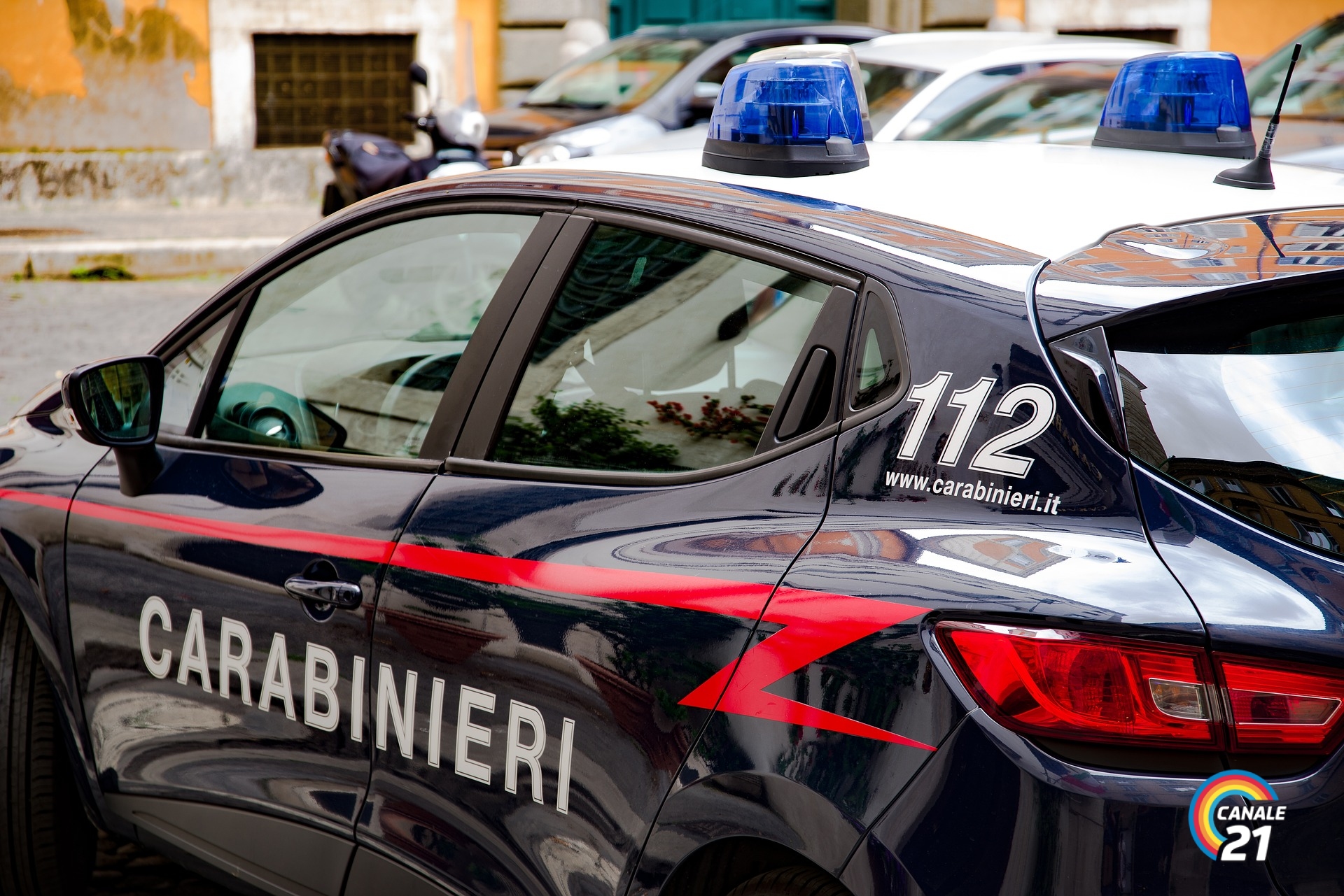 CARABINIERI MACCHINA