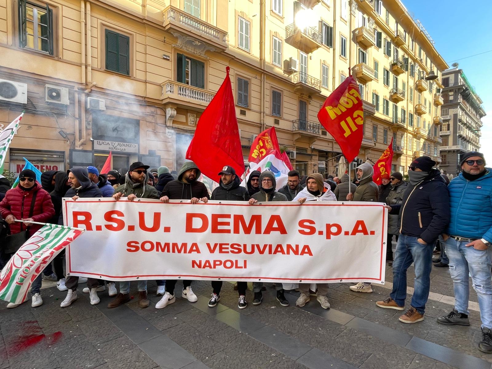 protesta lavoratori DEMA regione campania