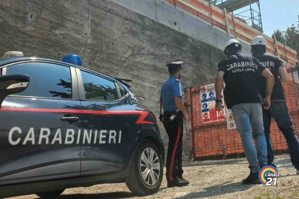 I carabinieri della locale Stazione di Grazzanise in provincia di Caserta, coadiuvati da personale del Nucleo Ispettorato del Lavoro di Caserta, hanno contestato ad una società di costruzione, che stava svolgendo lavori per la realizzazione di una villa comunale, l’omesso invio dei lavoratori alla prevista visita medica e l’impiego di lavoratori irregolari.