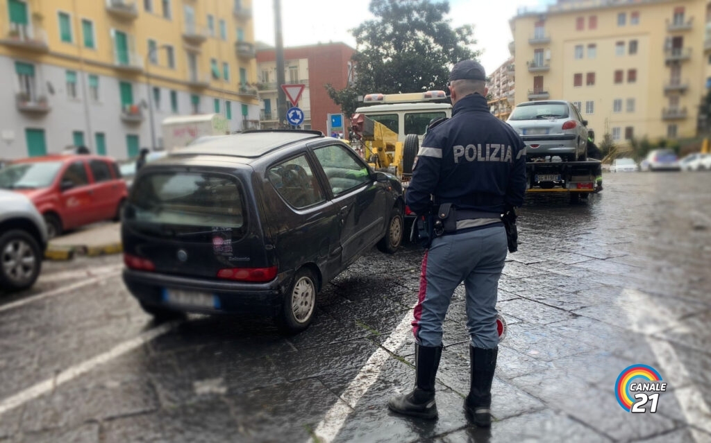 polizia macchina rimossa