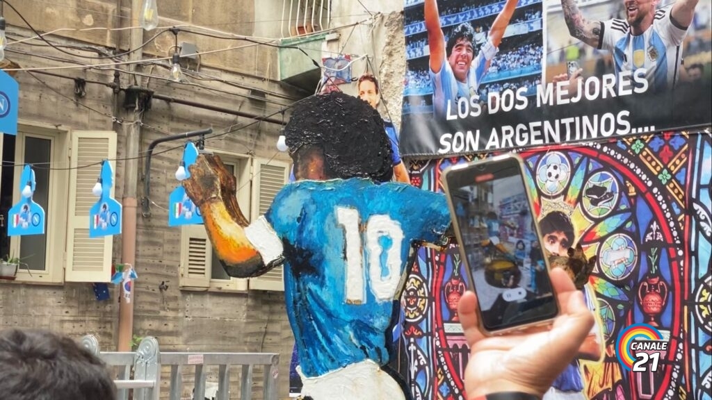 nuova statua maradona