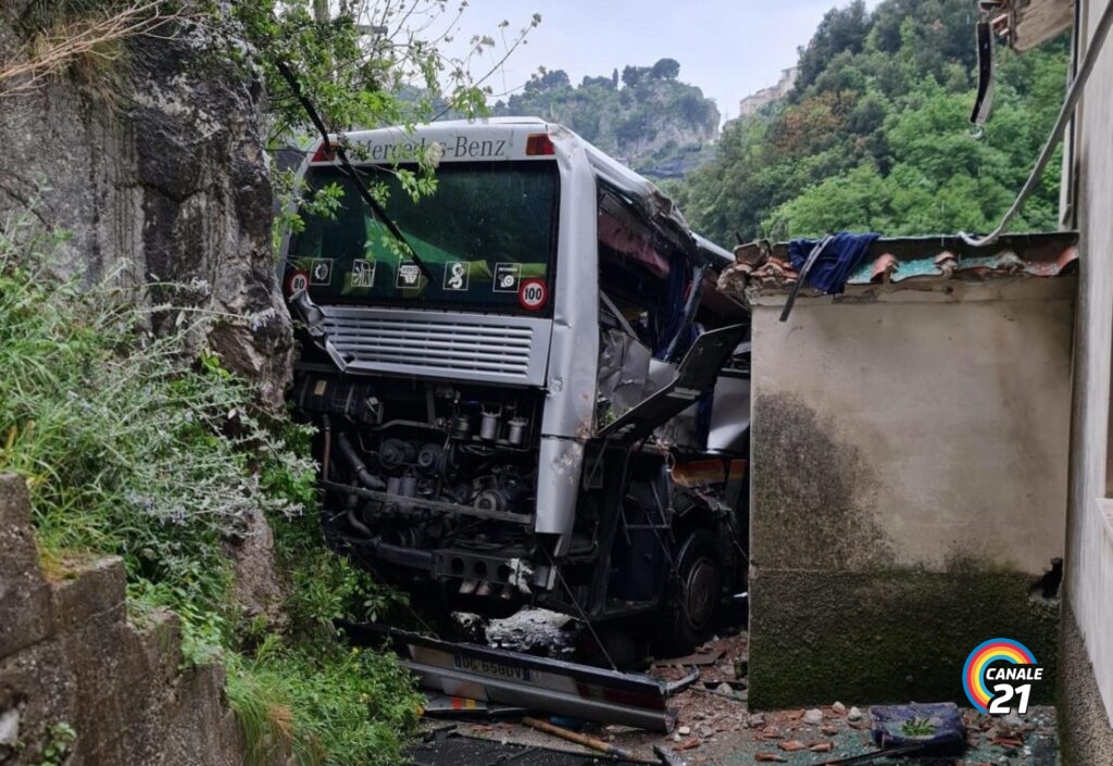 Ravello bus precipitato