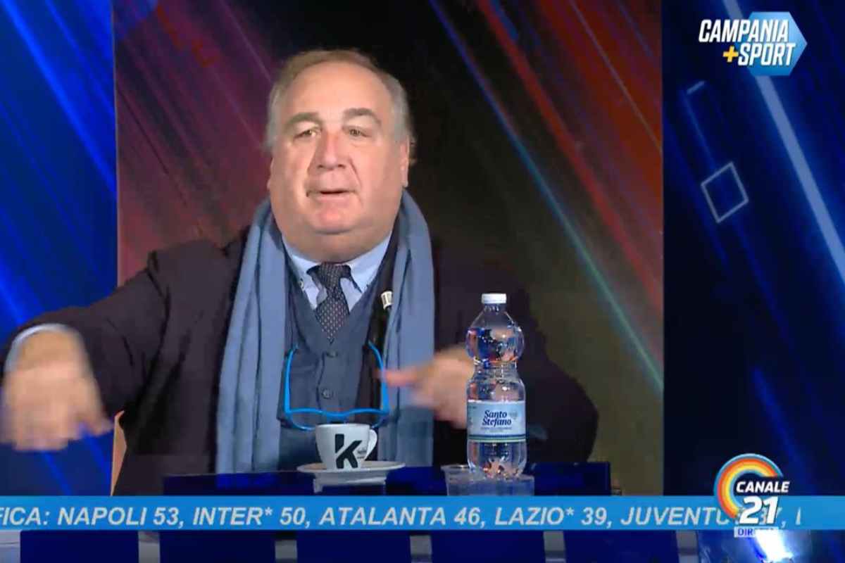 il giornalista Umberto Chiariello parla nel corso di Campania Sport su Canale 21